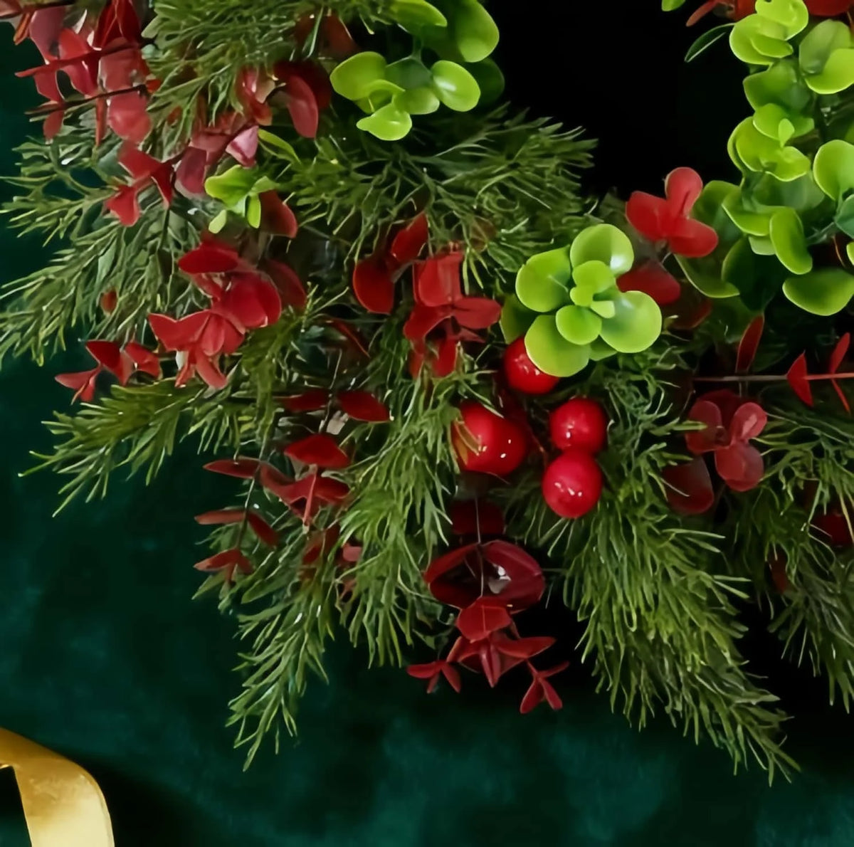 Couronne de porte eucalyptus & baies rouges – 40 cm